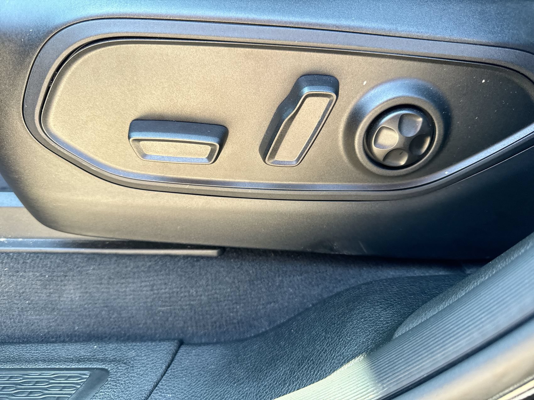 Used 2025 Jeep Grand Cherokee Limited RWD image 12