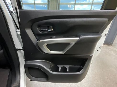 Used 2022 Nissan Titan SV RWD image 23
