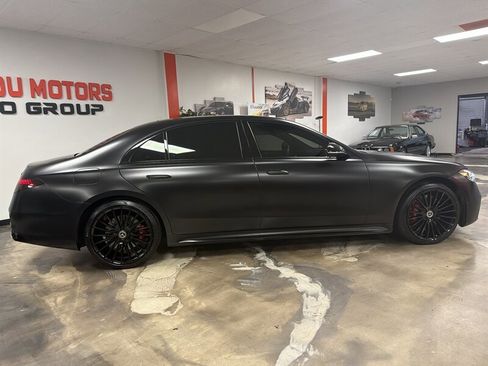 Used 2022 Mercedes-Benz S 580 4MATIC Sedan w/ AMG Line Package image 17