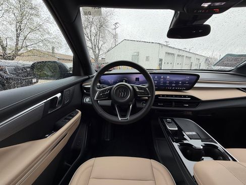 Used 2025 Buick Enclave Preferred image 2