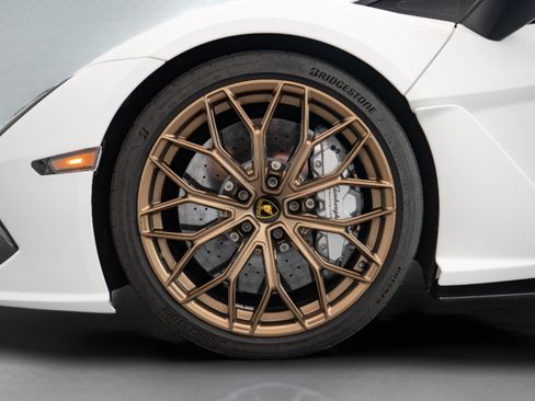 Used 2024 Lamborghini Revuelto AWD/4WD image 16