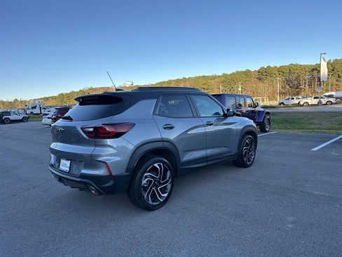Used 2024 Chevrolet TrailBlazer RS w/ Driver Confidence Package image 3