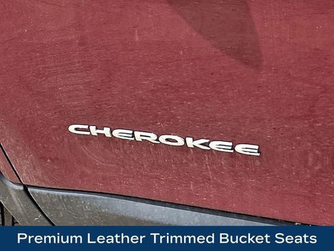 Used 2019 Jeep Cherokee Limited AWD/4WD image 33