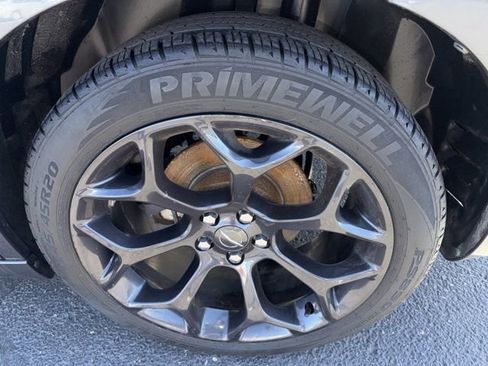 Used 2019 Chrysler 300 S image 29