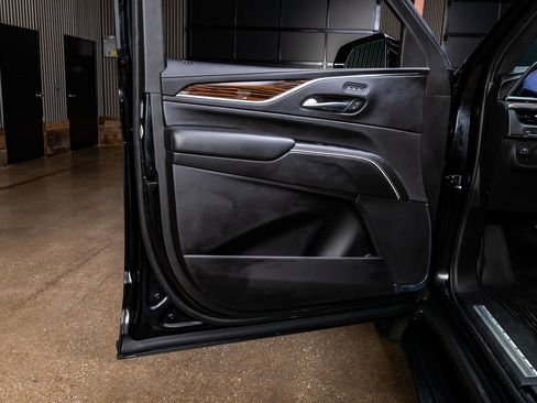 Used 2023 Cadillac Escalade Premium Luxury RWD image 28