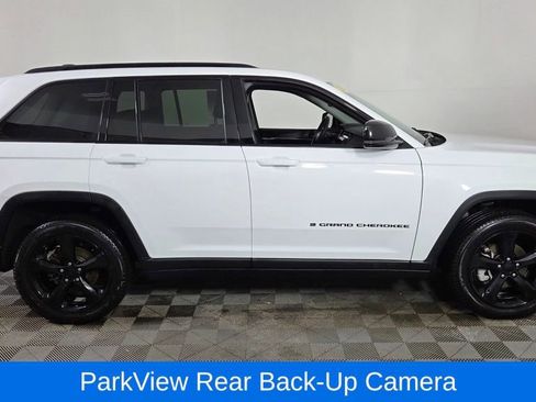 Used 2023 Jeep Grand Cherokee Limited w/ Black Appearance Package image 9