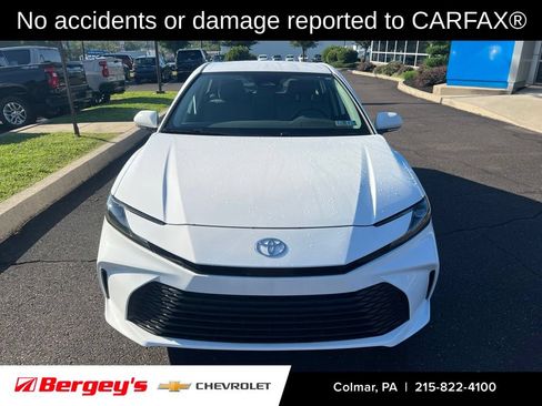 Used 2025 Toyota Camry LE w/ Convenience Package FWD image 2