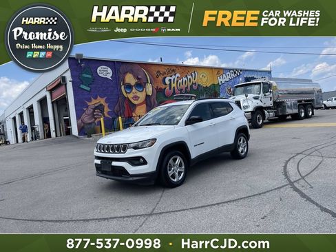 Used 2024 Jeep Compass Latitude AWD/4WD image 1