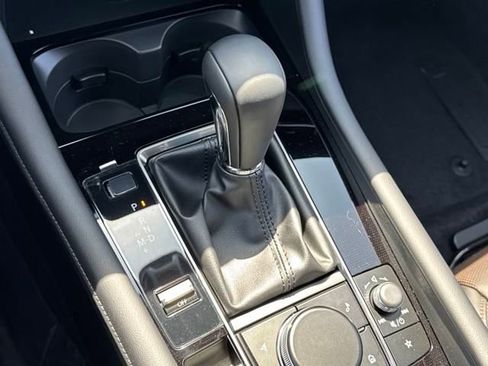 New 2025 MAZDA MAZDA3 Hatchback w/Premium Plus Pkg image 16