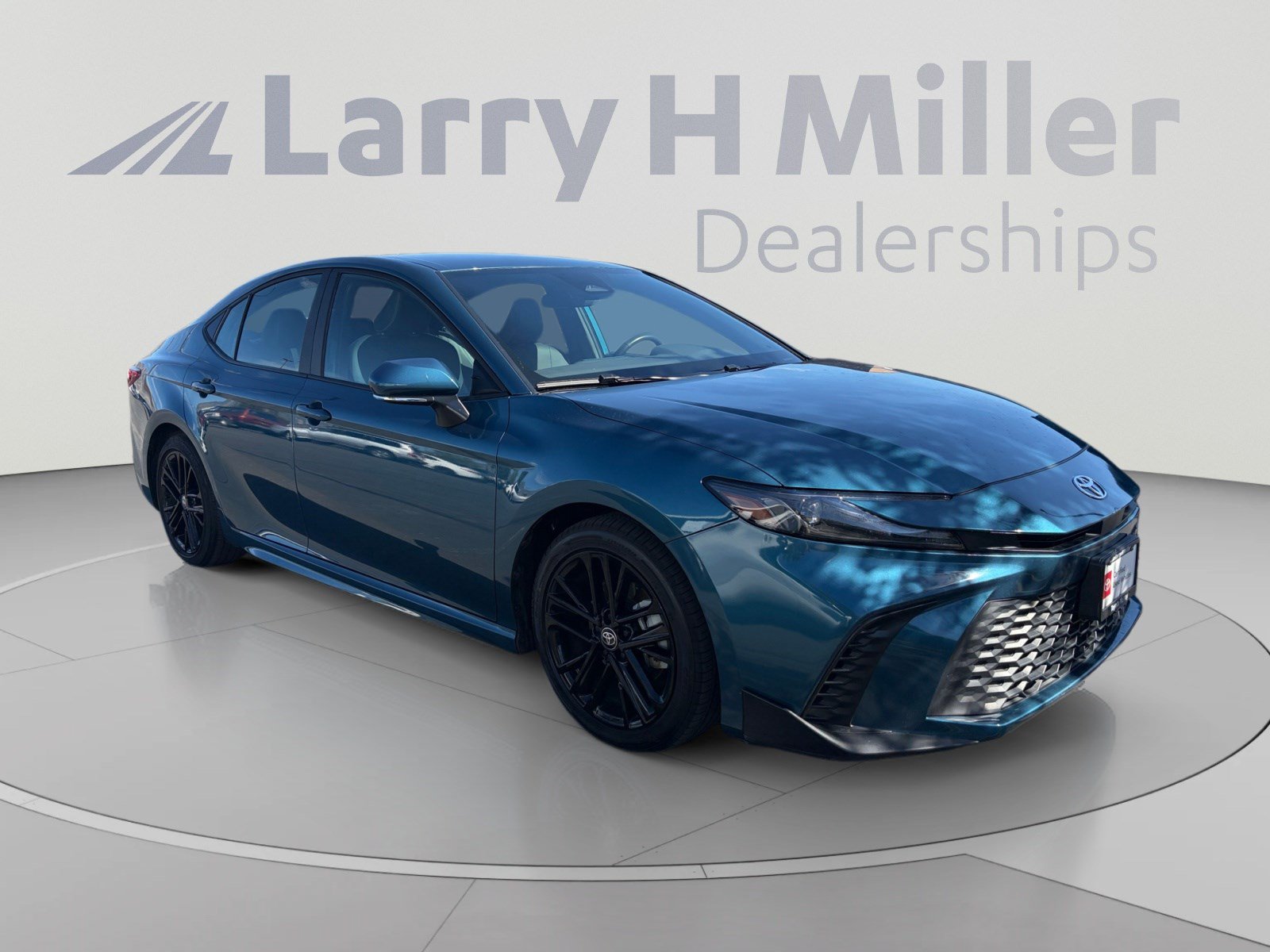 Used 2025 Toyota Camry SE FWD image 7