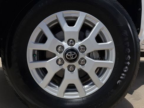Used 2024 Toyota Tacoma SR5 AWD/4WD image 9