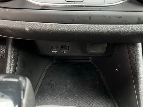 Used 2025 Buick Envista Preferred image 23