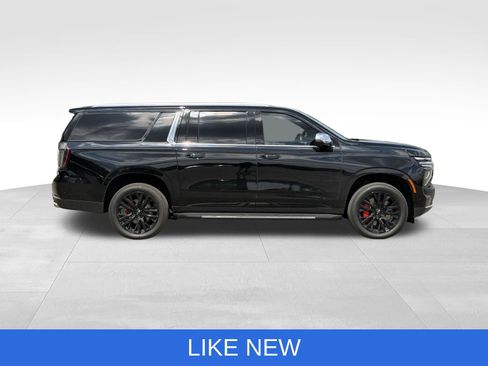 Used 2025 Chevrolet Suburban Premier AWD/4WD image 11