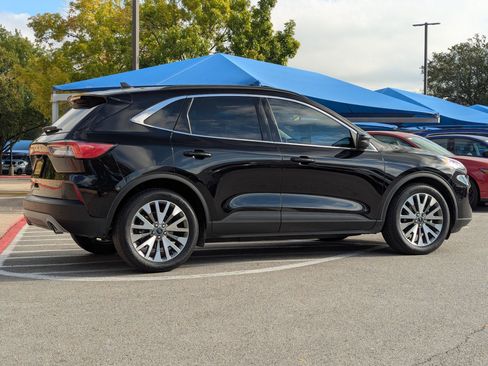 Used 2020 Ford Escape Titanium image 4