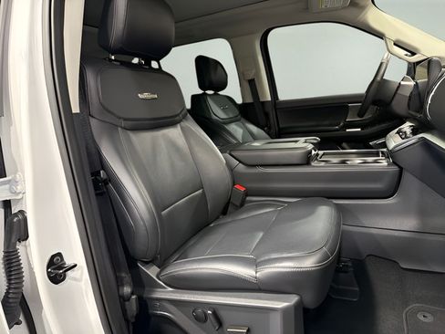 Used 2025 Ford Expedition Max Platinum AWD/4WD image 18