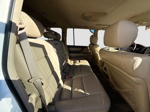 Used 2007 Toyota Land Cruiser w/ Convenience Pkg image 28