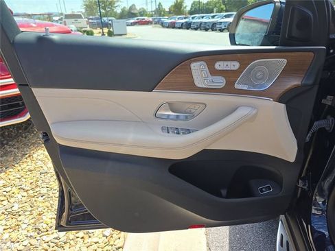 Used 2021 Mercedes-Benz GLS 580 4MATIC image 18