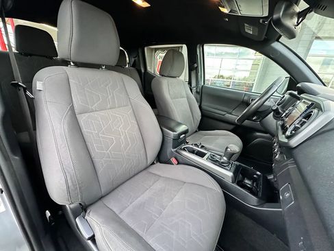Used 2019 Toyota Tacoma SR5 AWD/4WD image 18