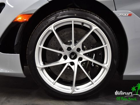 Used 2025 McLaren 750S image 35