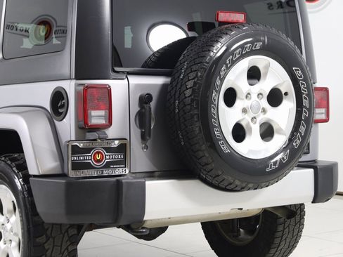 Used 2013 Jeep Wrangler Unlimited Sahara image 20