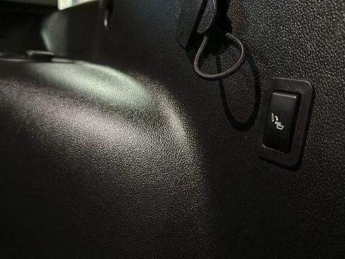 Used 2019 Chevrolet Tahoe Premier image 13