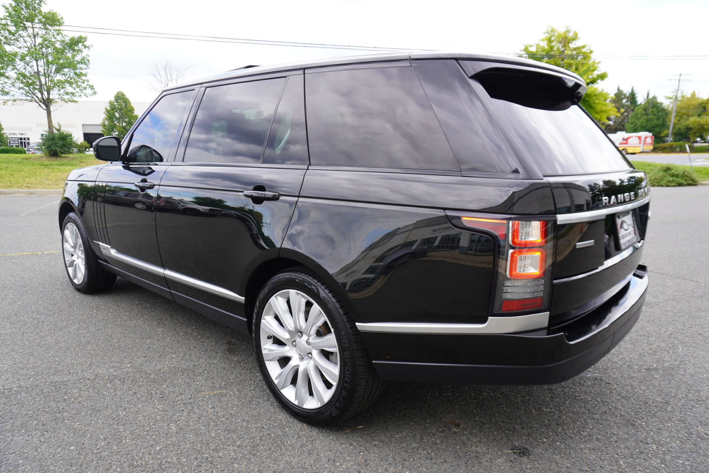 Used 2015 Land Rover Range Rover Long Wheelbase Supercharged AWD/4WD image 5