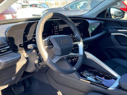 Used 2025 Audi Q5 Premium w/ Convenience Package image 16