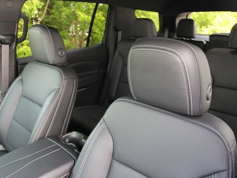 Used 2026 Chevrolet Traverse LT w/ Driver Confidence Package AWD/4WD image 18