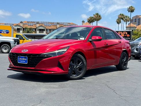 Used 2023 Hyundai Elantra SEL FWD image 2