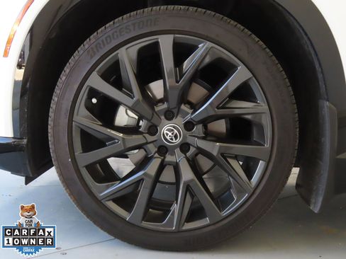 Used 2025 Toyota Crown Signia w/ Advanced Technology Package image 32