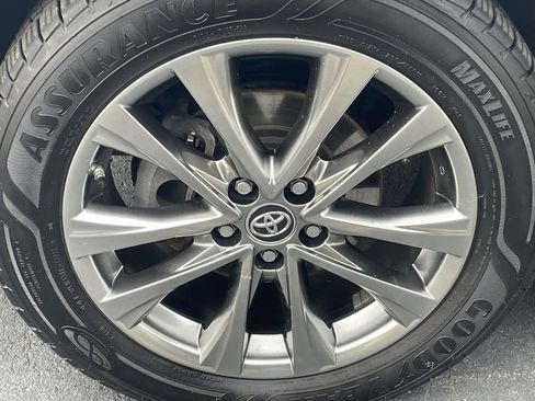 Used 2017 Toyota RAV4 Limited image 11