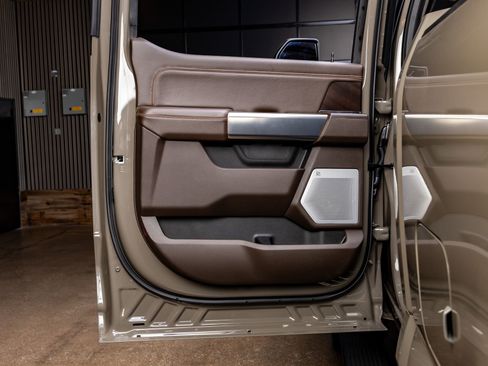 Used 2026 Ford F250 King Ranch w/ Chrome Package image 38