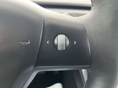 Used 2025 Tesla Model Y Long Range AWD/4WD image 20