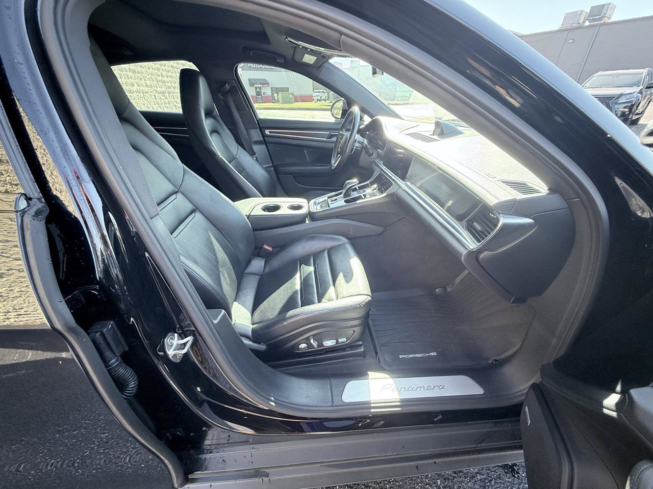 Used 2020 Porsche Panamera RWD image 11