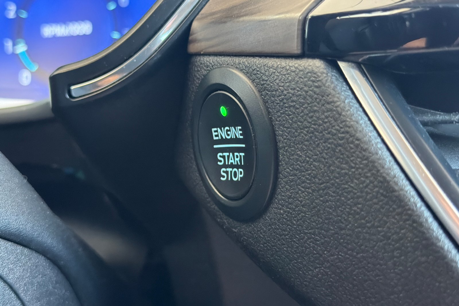 Used 2020 Ford Escape Titanium AWD/4WD image 21