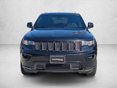 Used 2017 Jeep Grand Cherokee Altitude RWD image 2