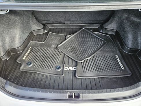 Used 2016 Toyota Corolla LE image 8