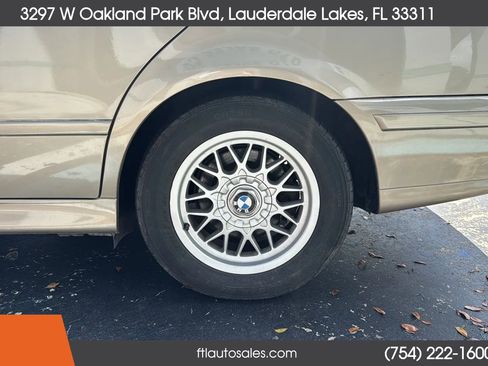 Used 2001 BMW 525i Sedan image 14