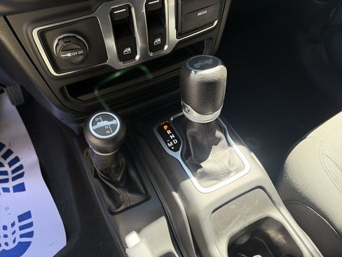 Used 2020 Jeep Wrangler Sport AWD/4WD image 34