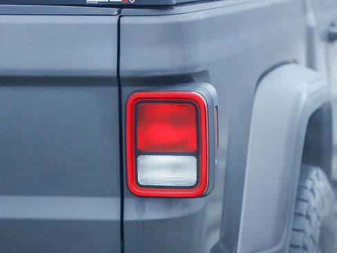 Certified 2021 Jeep Gladiator Willys image 10