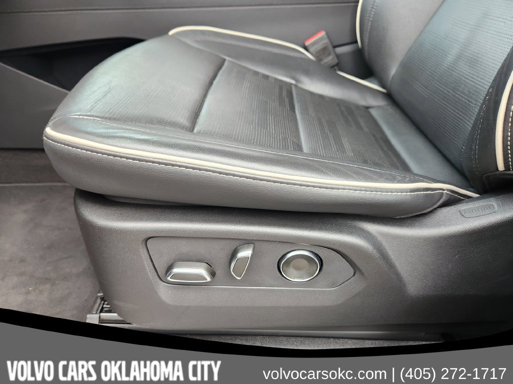 Used 2025 Cadillac Escalade ESV Sport AWD/4WD image 17