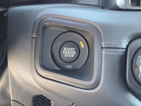 New 2025 Jeep Gladiator Rubicon image 17