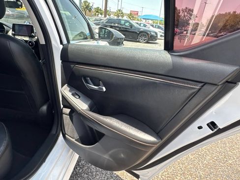 Used 2023 Nissan Sentra SR w/ SR Premium Package FWD image 22