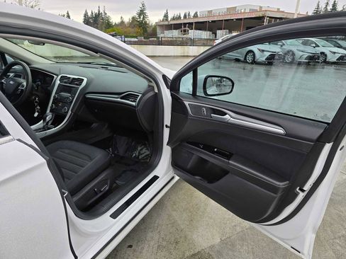 Used 2015 Ford Fusion SE image 11