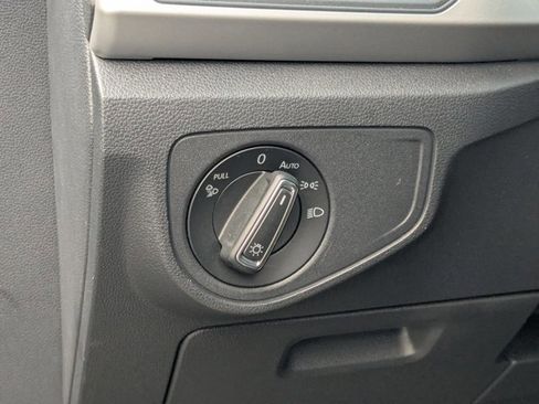 Used 2021 Volkswagen Atlas Cross Sport SE w/ Panoramic Sunroof Package image 11