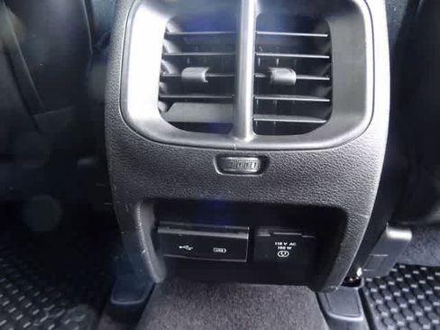 Used 2019 Jeep Cherokee Latitude Plus w/ Comfort/Convenience Group image 11