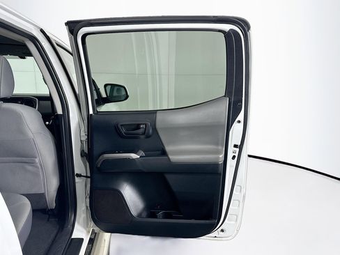 Used 2016 Toyota Tacoma SR5 image 27