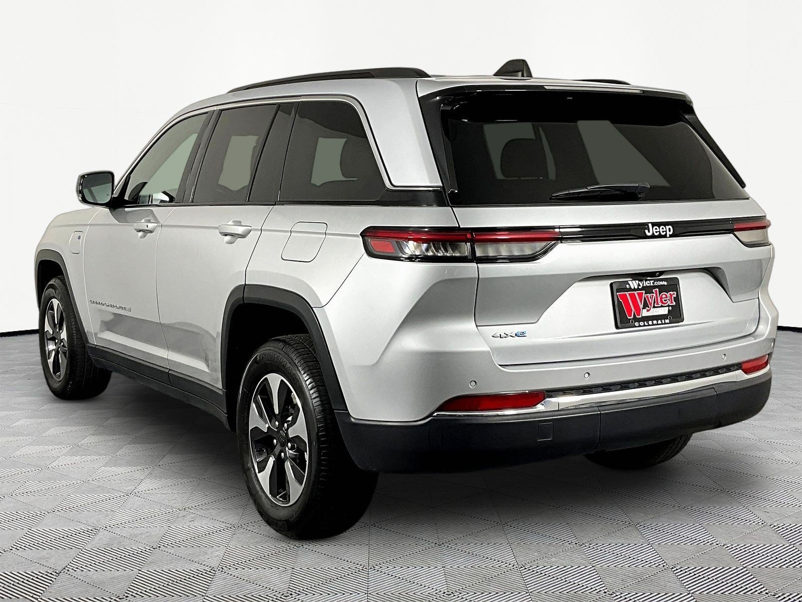 Used 2024 Jeep Grand Cherokee Limited 4xe AWD/4WD image 4