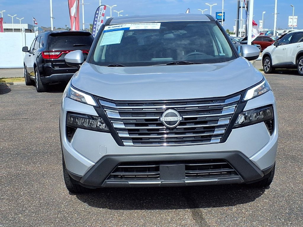 Used 2024 Nissan Rogue SV AWD/4WD image 3