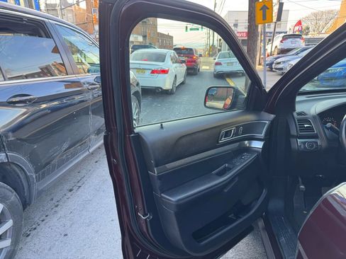 Used 2019 Ford Explorer XLT image 27